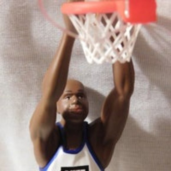 Shaquille O’Neal Hallmark Keepsake Ornament - Picture 6 of 7